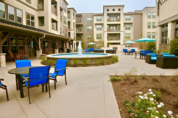 Active adult living and independent living at Watercrest at Shadow Creek Ranch in Pearland, TX, outdoor sitting area