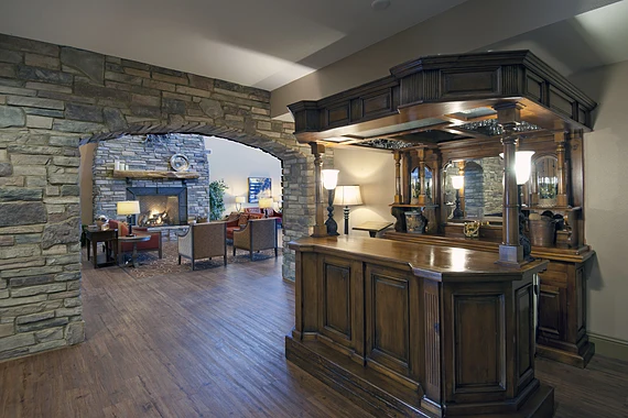 Alto Tavares, senior living community offering assisted living, memory care, and respite care in Tavares, FL, front desk in the lobby