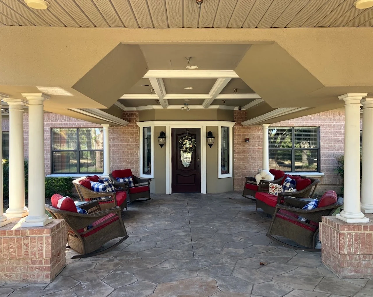 Colonial Oaks at Arlington, TX, entrance