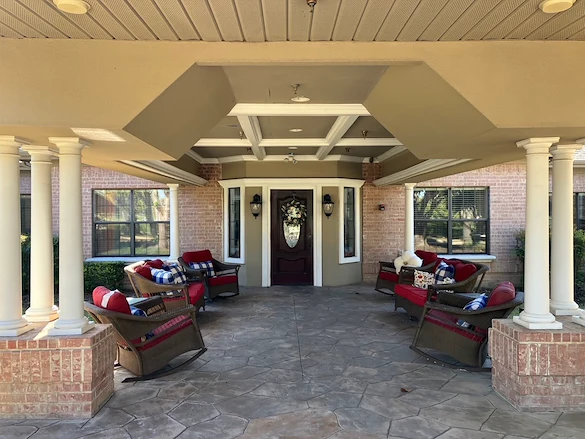 Colonial Oaks at Arlington, TX, entrance