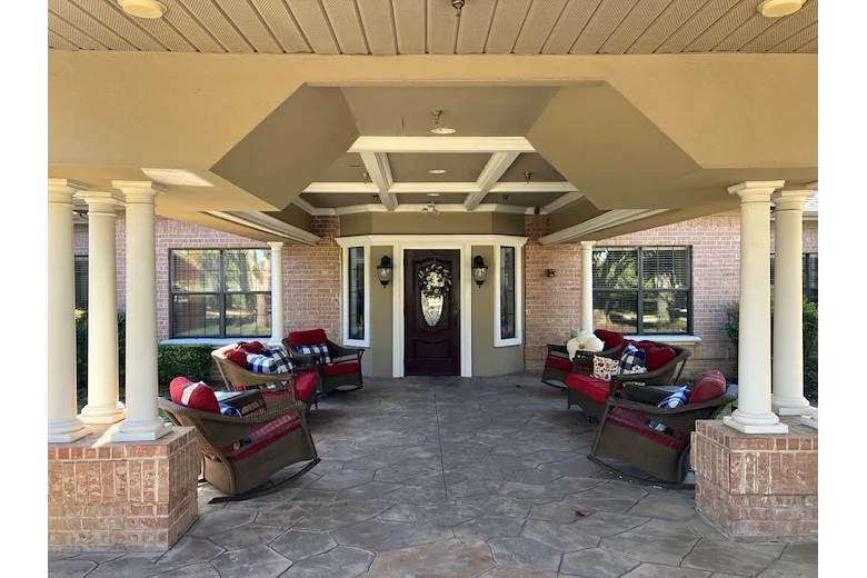 Colonial Oaks at Arlington, TX, entrance