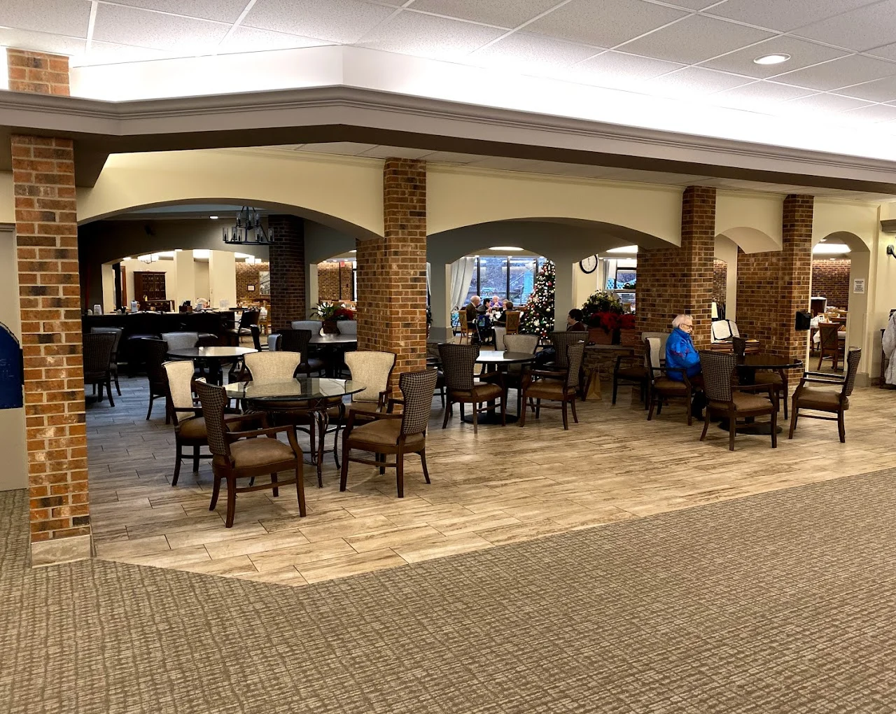 Avina of Milwaukee assisted living and independent living in Milwaukee, WI, dining room