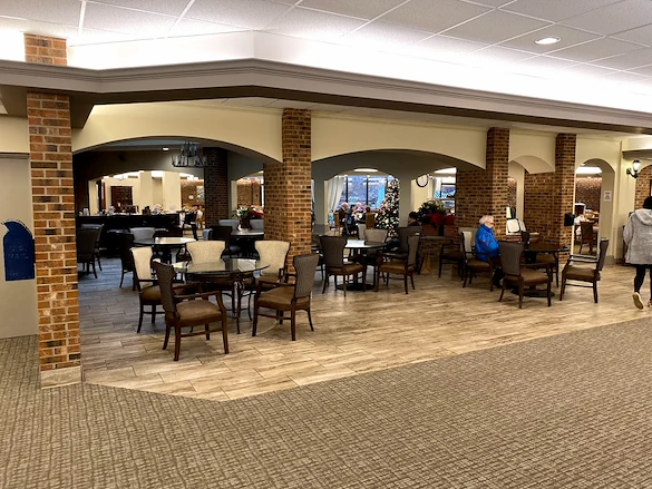 Avina of Milwaukee assisted living and independent living in Milwaukee, WI, dining room