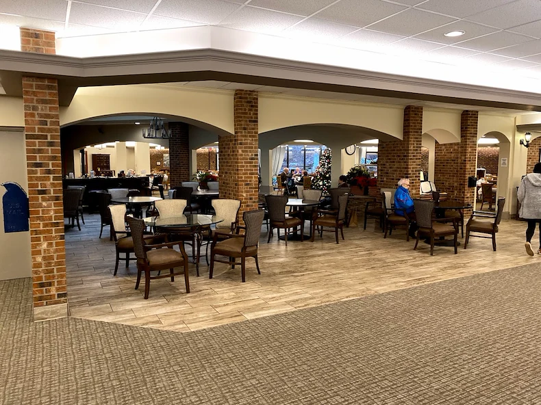 Avina of Milwaukee assisted living and independent living in Milwaukee, WI, dining room