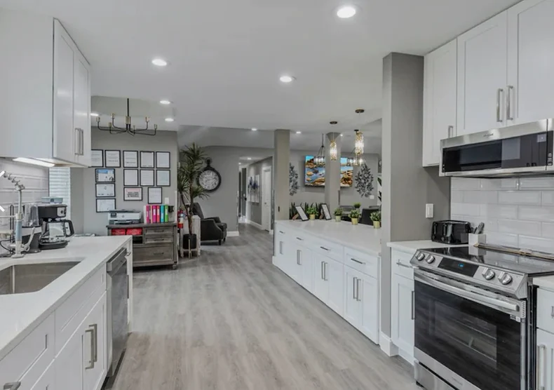 Image of Silver Leaf Hurst (3)