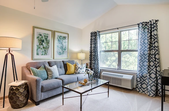 Sanford Estates Gracious Retirement Living Hawthorn Senior Independent Living in Roswell, Georgia apartment living room