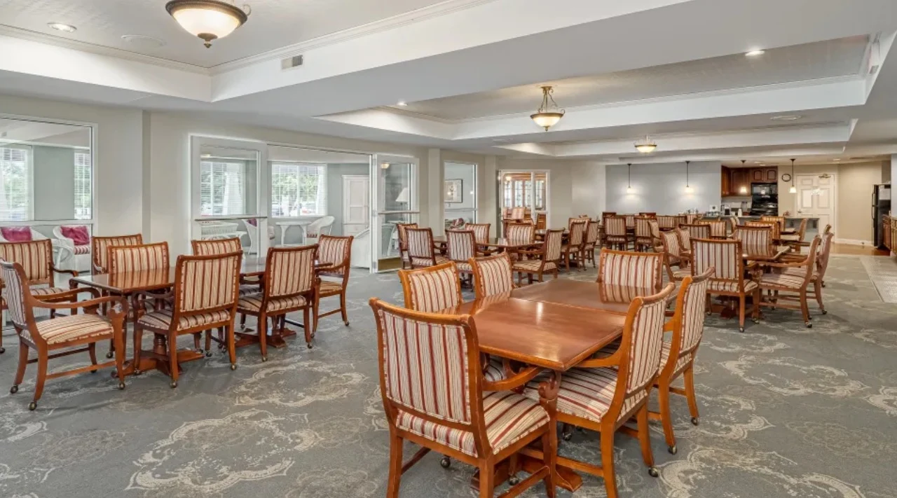Image of Applewood Pointe of Bloomington Cooperative (2)