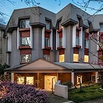 Image of Fred Lind Manor (1)