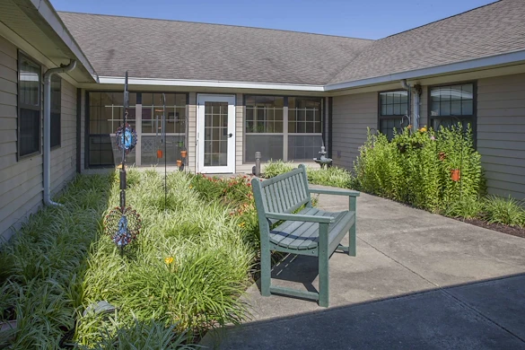 Charter Senior Living of Columbia outdoor space