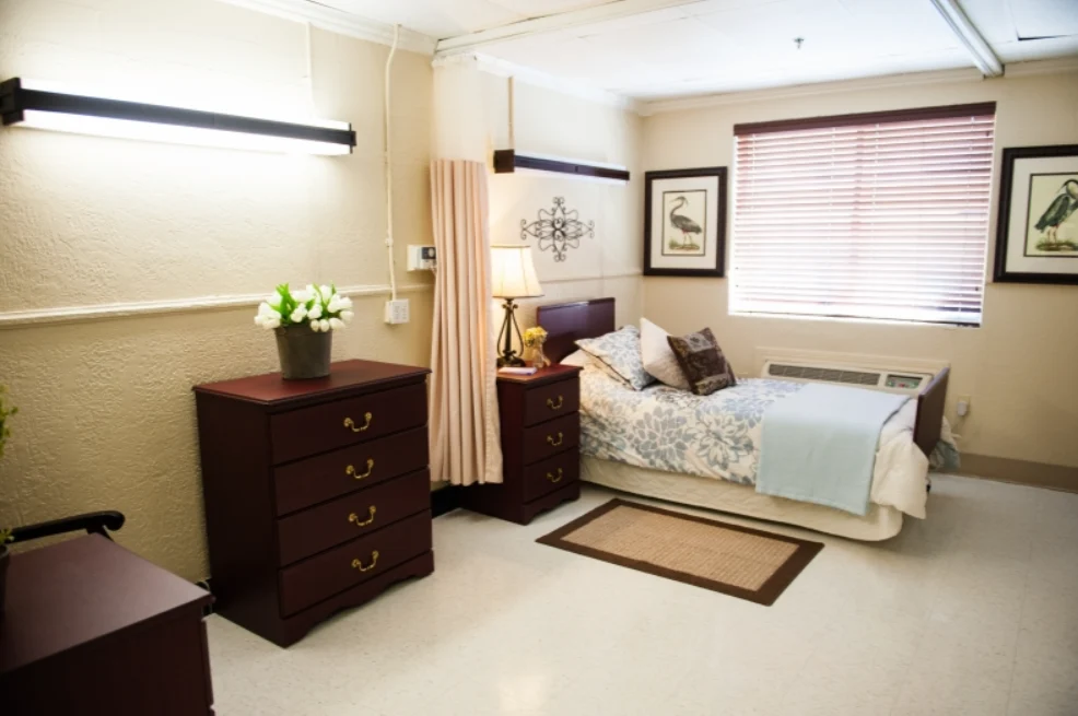 Image of Lady Of The Oaks Retirement Manor (4)