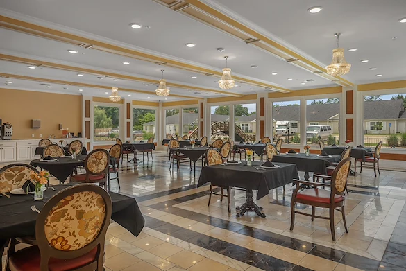 The Chateaus at Montclair Senior Memory Care in Shreveport, LA dining room