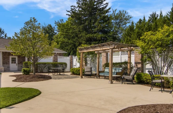 Churchill Place Senior Memory Care in Glen Ellyn, IL outdoor gazebo patio seating area