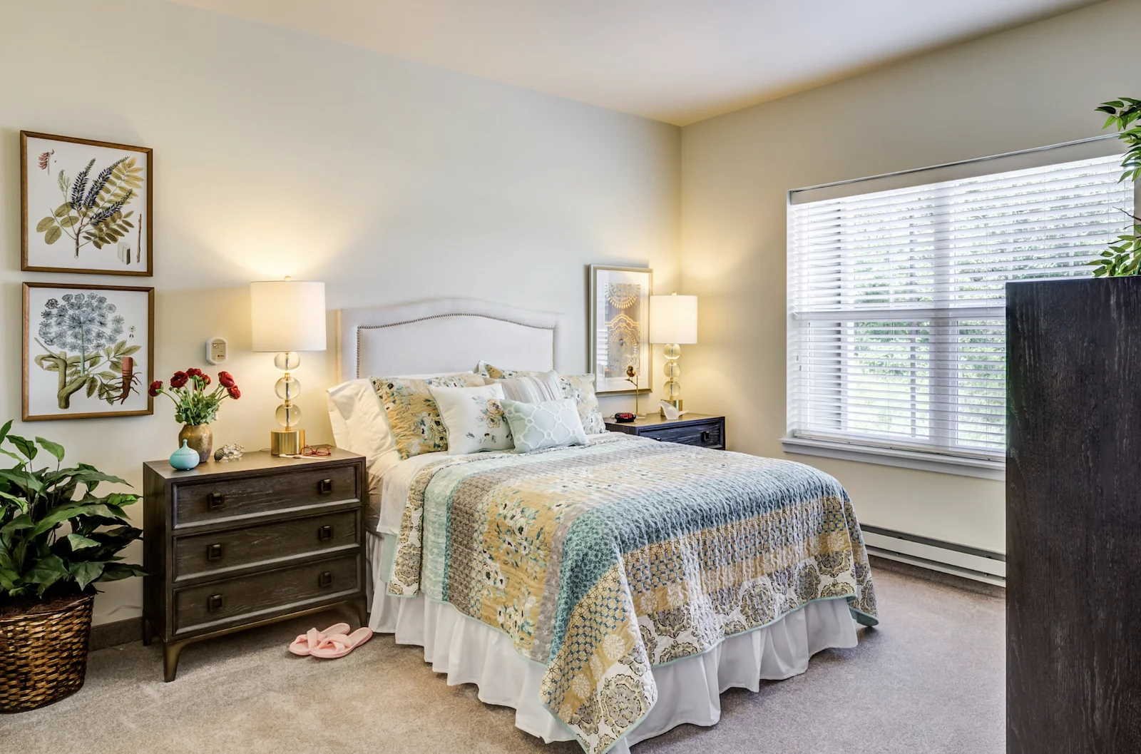 The Highlands Gracious Retirement Living Hawthorn Senior Independent Living in Westborough, Massachusetts apartment bedroom