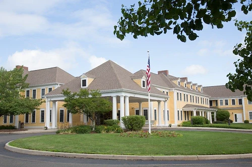Image of Coachman Square at Woodbridge (1)
