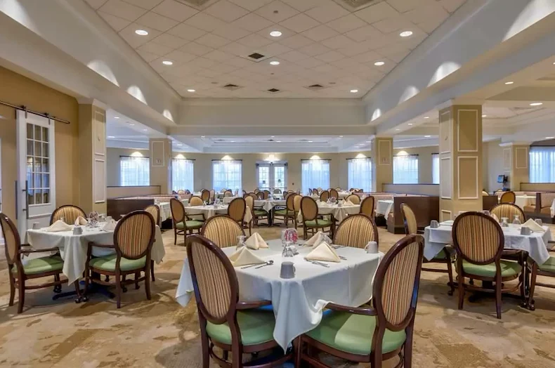 Image of Aston Gardens at Tampa Bay (4)