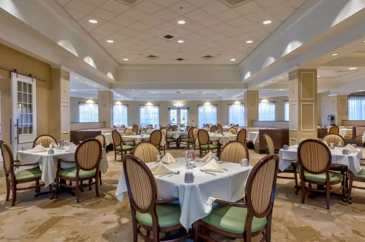 Image of Aston Gardens at Tampa Bay (4)