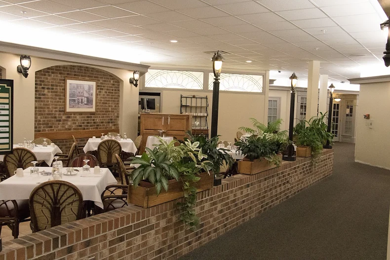 Avina of Milwaukee assisted living and independent living in Milwaukee, WI, dining room