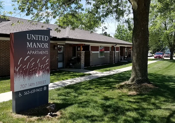 United Manor independent senior living in DeWitt, Iowa front entrance sign