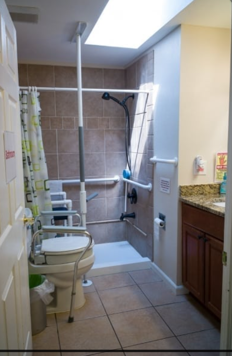 Image of Serenity House Assisted Living at 22nd Pl (9)
