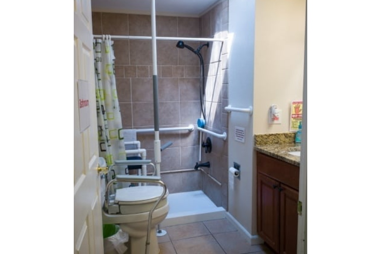 Image of Serenity House Assisted Living at 22nd Pl (9)