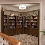 Avamere at Sandy senior living community offering assisted living, memory care, and respite care in Sandy, OR, library