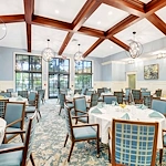 Allegro Boynton Beach, senior living community offering independent living, assisted living, memory care, and respite care in Boynton Beach, FL, dining room with bright natural lighting