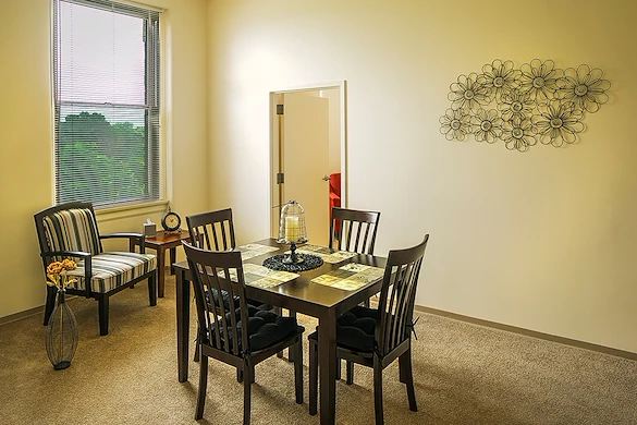 Image of Senior Suites Chicago Norwood Park (5)