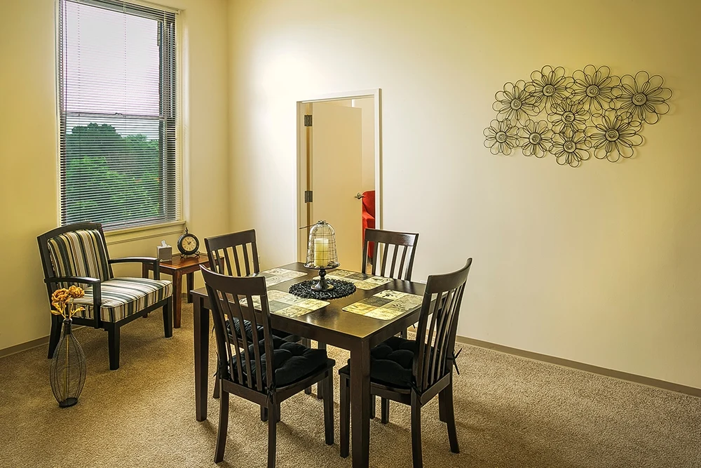 Image of Senior Suites Chicago Norwood Park (5)