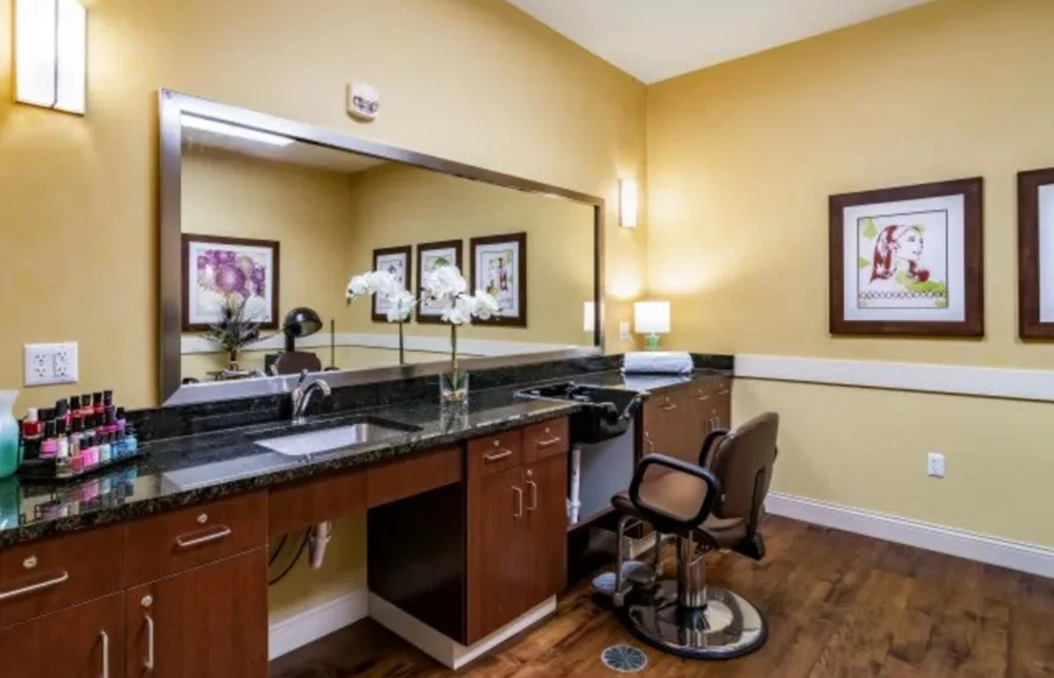 Harvester Place Senior Assisted Living Memory Care in Burr Ridge, IL beauty hair salon