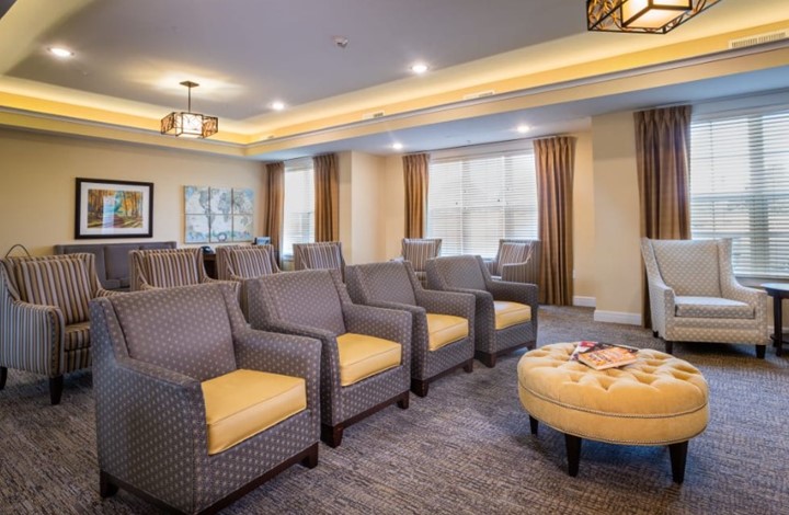 Brentwood senior living luxury amenities 