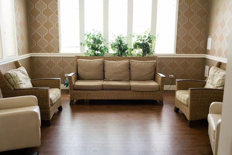 Churchill Place Senior Memory Care in Glen Ellyn, IL living room