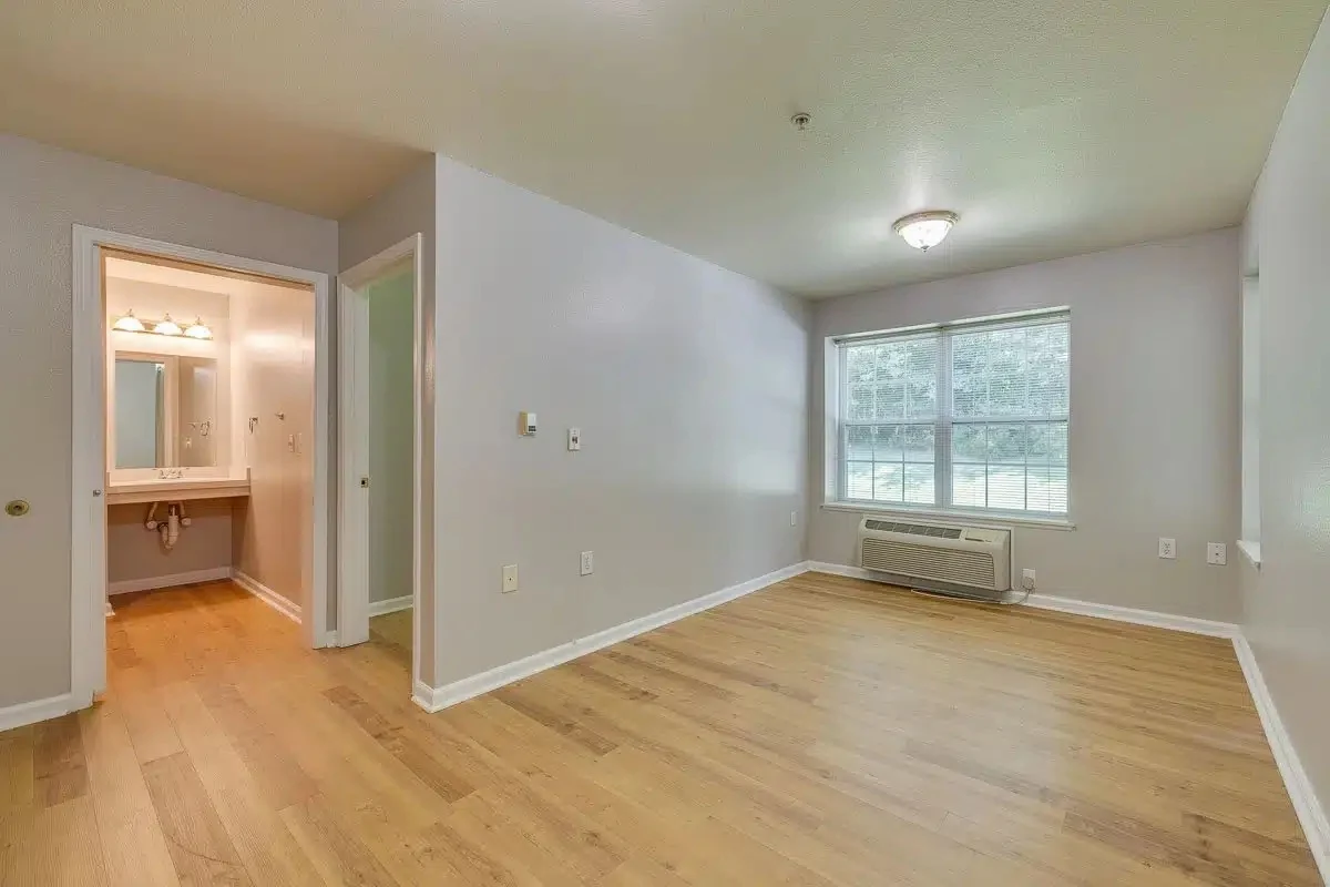 Image of Pinewood Square Assisted Living (6)