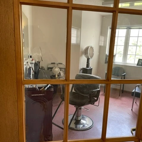 Sugar Creek Apartments independent senior living in Waukee, Iowa beauty and hair salon