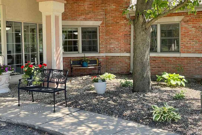 Image of Courtyard Estates of Kewanee (2)