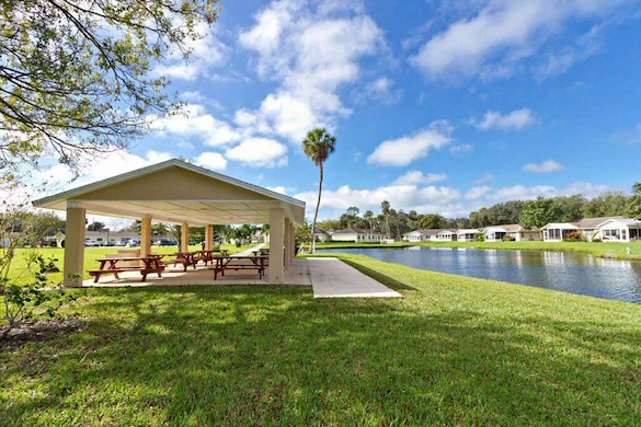Hidden Lakes Senior Living Community Vero Beach, FL, outdoor seating and tables