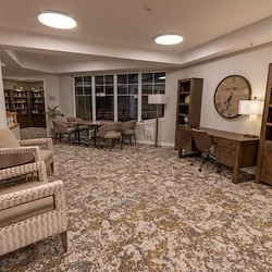 Avamere at Sandy senior living community offering assisted living, memory care, and respite care in Sandy, OR, cozy sitting area
