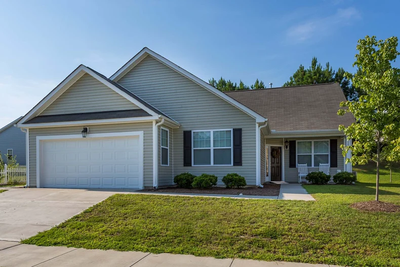 Image of Avendelle at Lazy River (1)