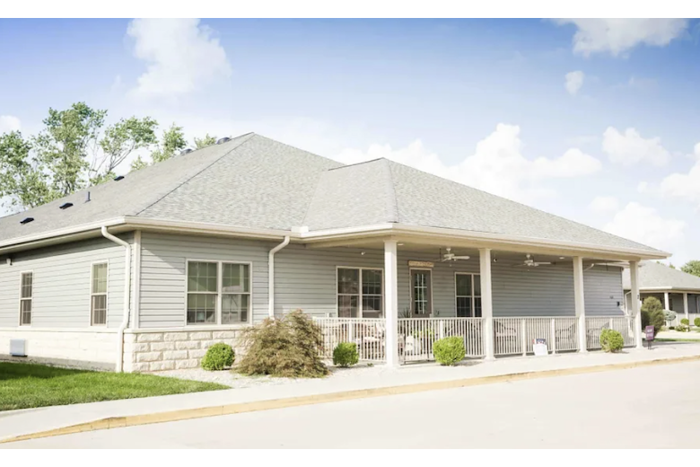 Savoy Place Senior Assisted Living Memory Care in Savoy, IL front exterior