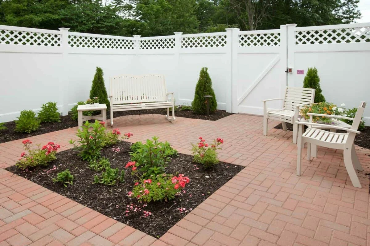 Image of Colonial Courtyard Tyrone (7)