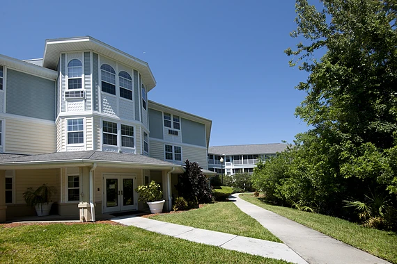 Allegro St. Augustine senior living offering independent living, assisted living, and respite care in Saint Augustine, FL, exterior and walking path
