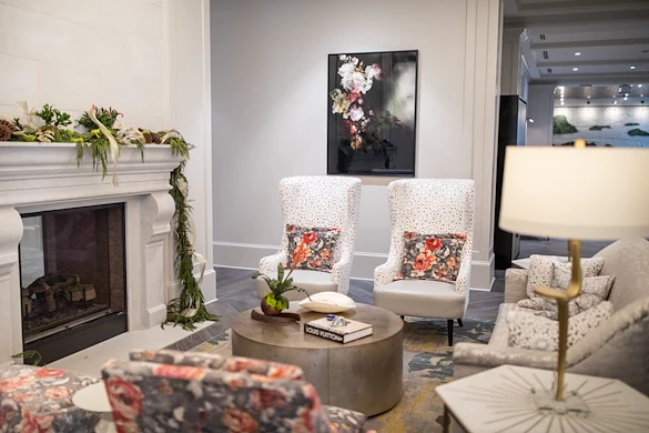 Corso Atlanta senior living community offering independent living, assisted living, memory care, and respite care in Atlanta, GA, common siting area by a fireplace