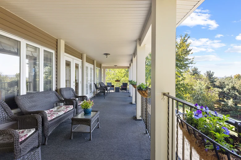 Image of Laurel Pointe (9)
