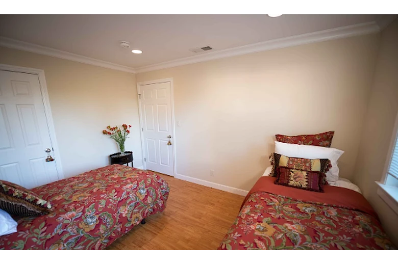 Image of Garden Court at the Village (5)