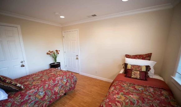 Image of Garden Court at the Village (5)