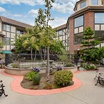 Image of Brookdale Brookhurst (10)