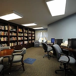 Allegro Tallahassee senior living offering independent living, assisted living, and respite care in Tallahassee, FL, library and computer room