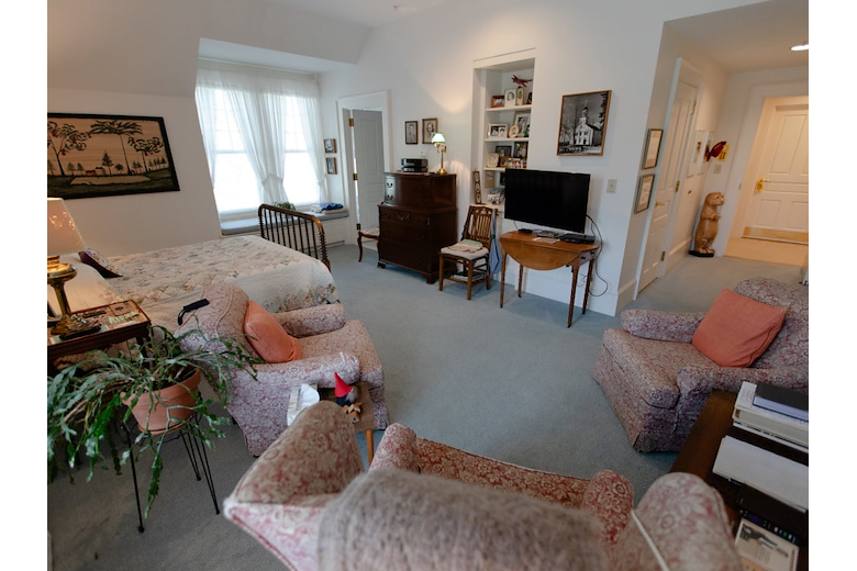 Image of Clara Welch Thanksgiving Home (9)