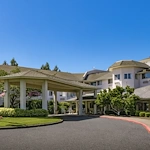 Image of Holiday Sheldon Oaks (1)