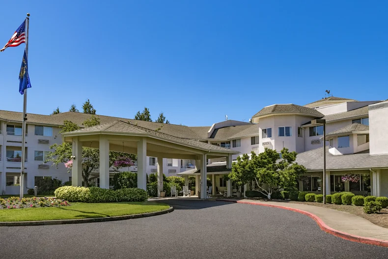 Image of Holiday Sheldon Oaks (1)