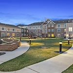 Alto Grayslake, senior living community offering assisted living, memory care, and respite care in Grayslake, IL, outdoor area and walking path